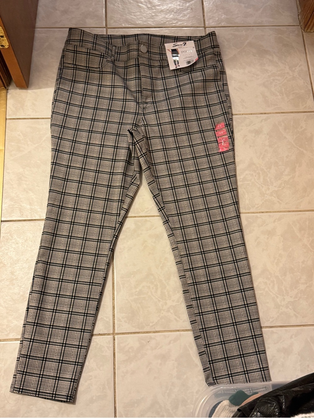 Smart & Comfortable Women’s Gray Plaid Pants